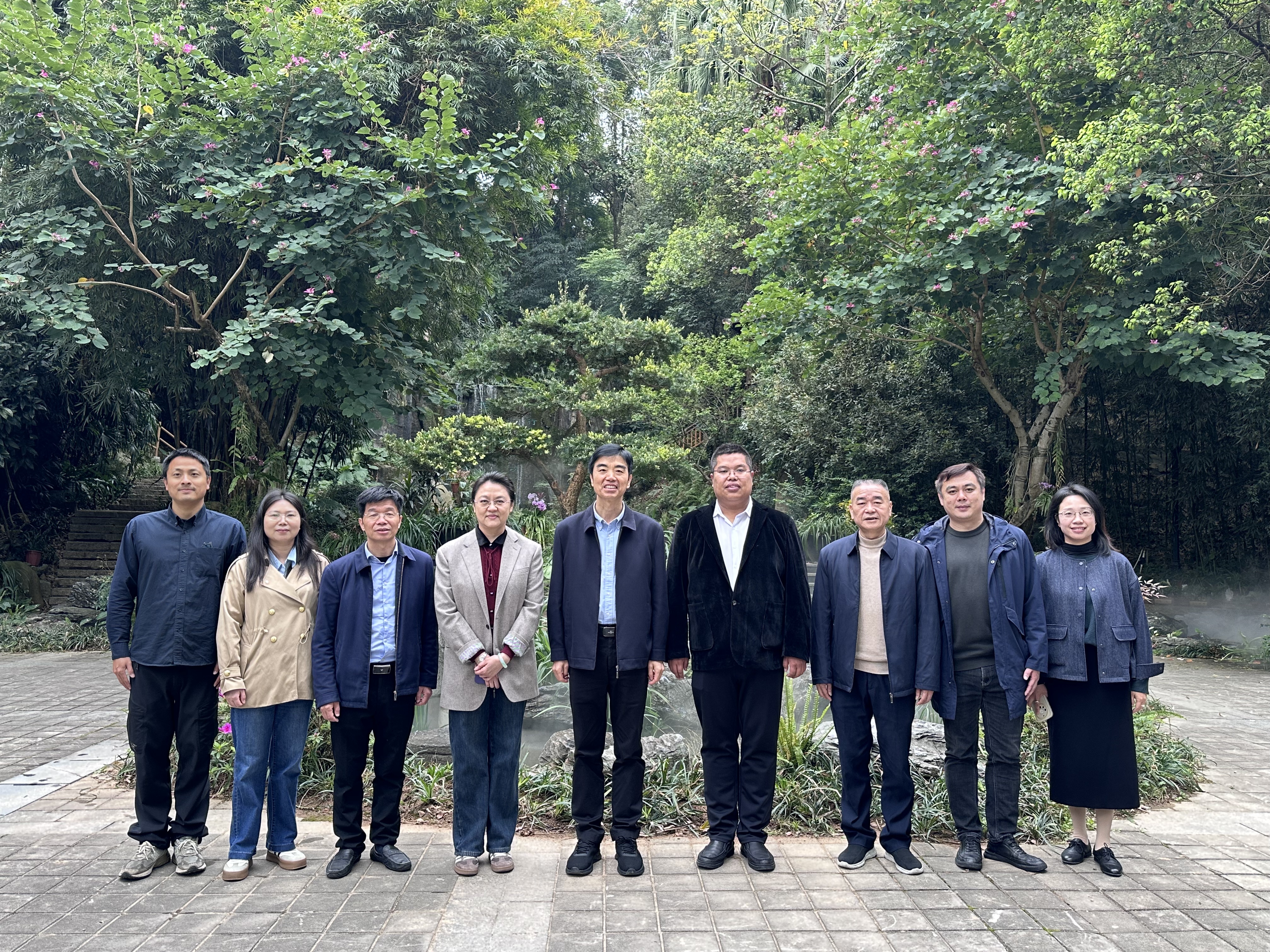 基金会一行调研森林兰苑.jpg