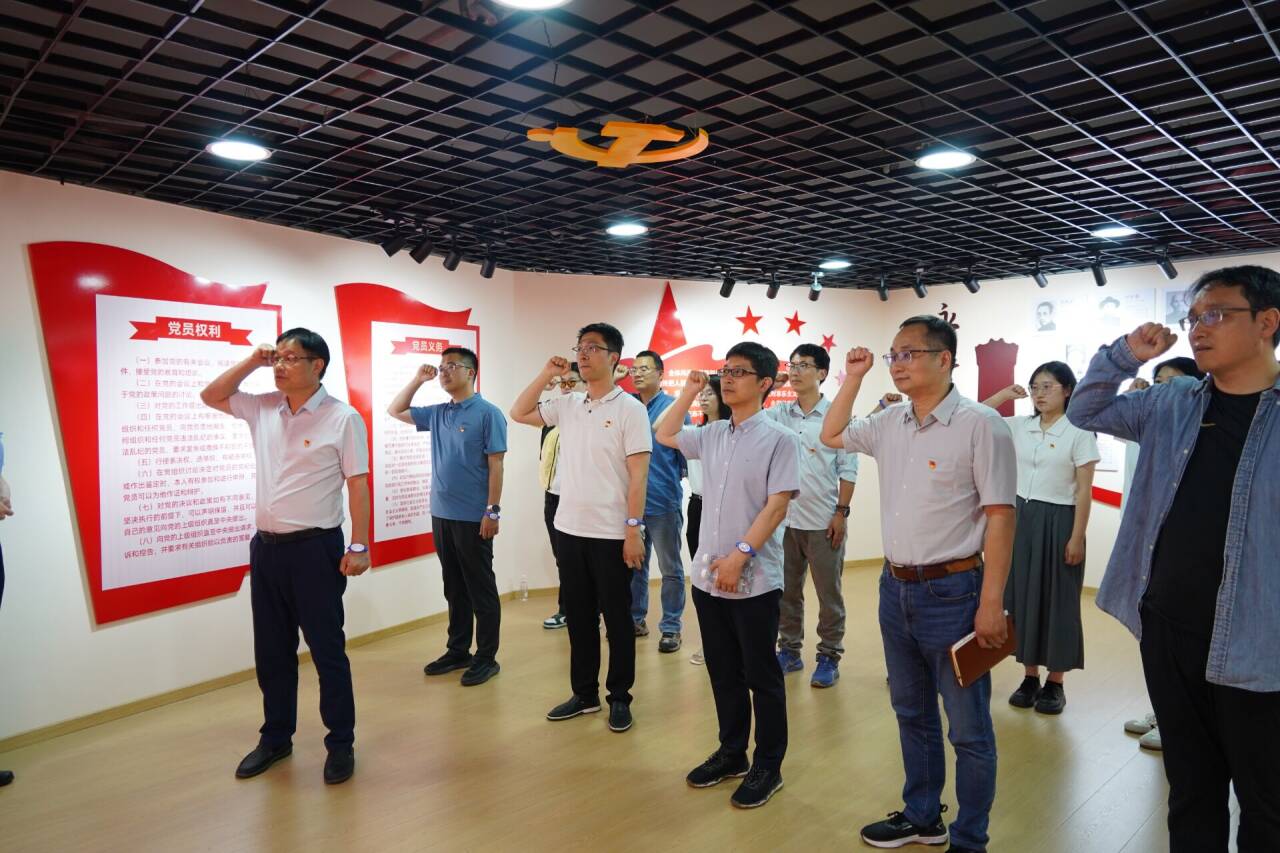 重温入党誓词.jpg