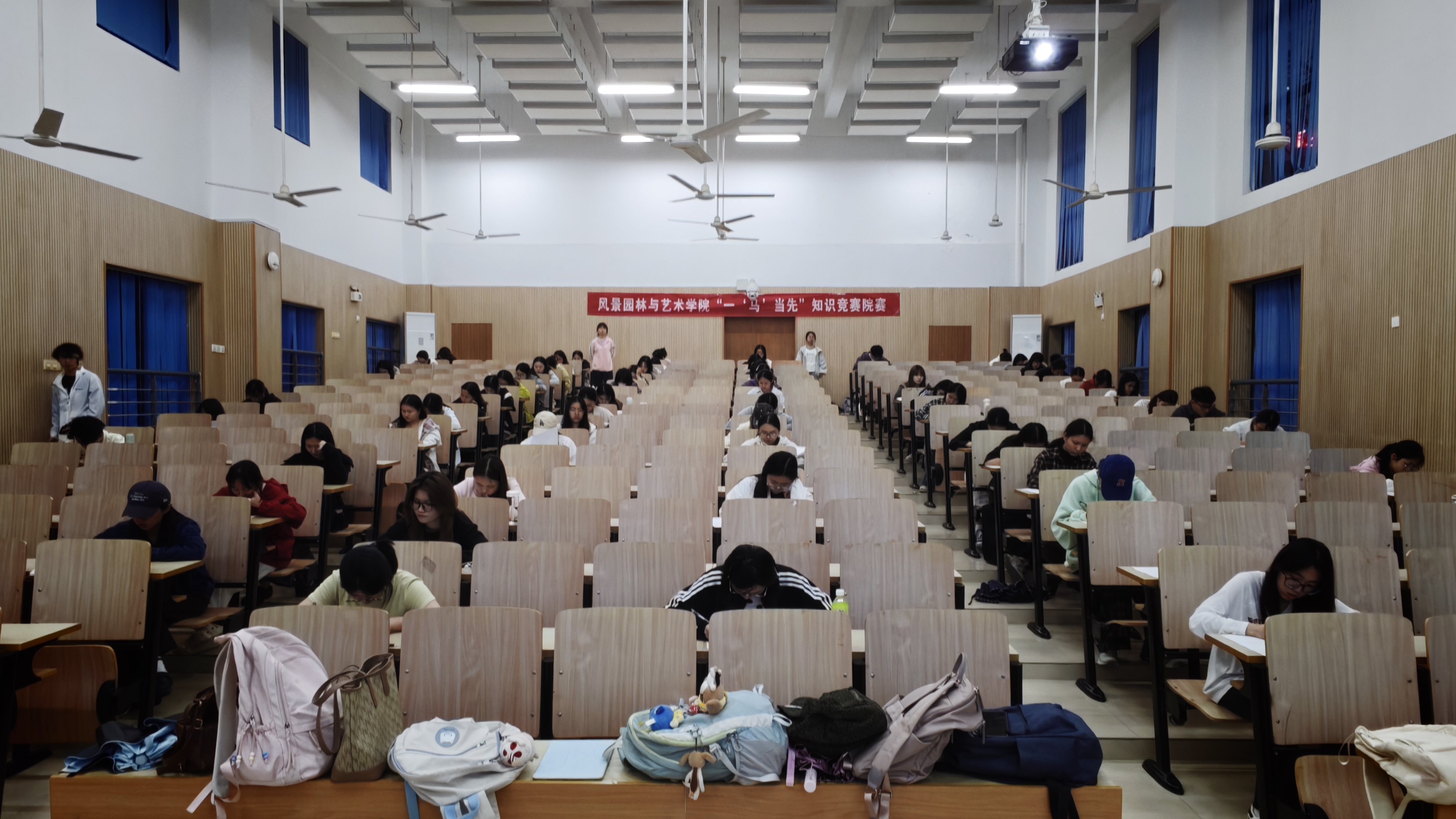 初赛现场.jpg